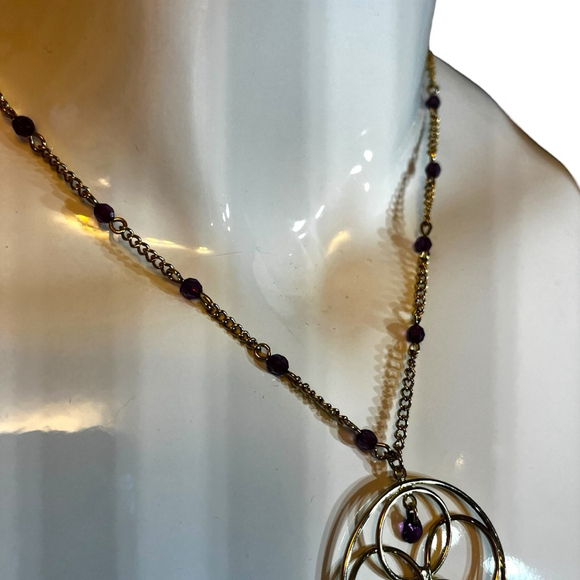 Vintage Avon Gold Pendant Necklace with Purple Beads - Picture 5 of 10